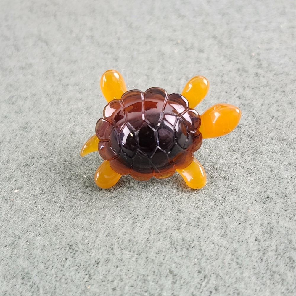VTG Avon Brown Turtle Lapel Pin Small Plastic Thermoset Brown Amber Colors 1"
